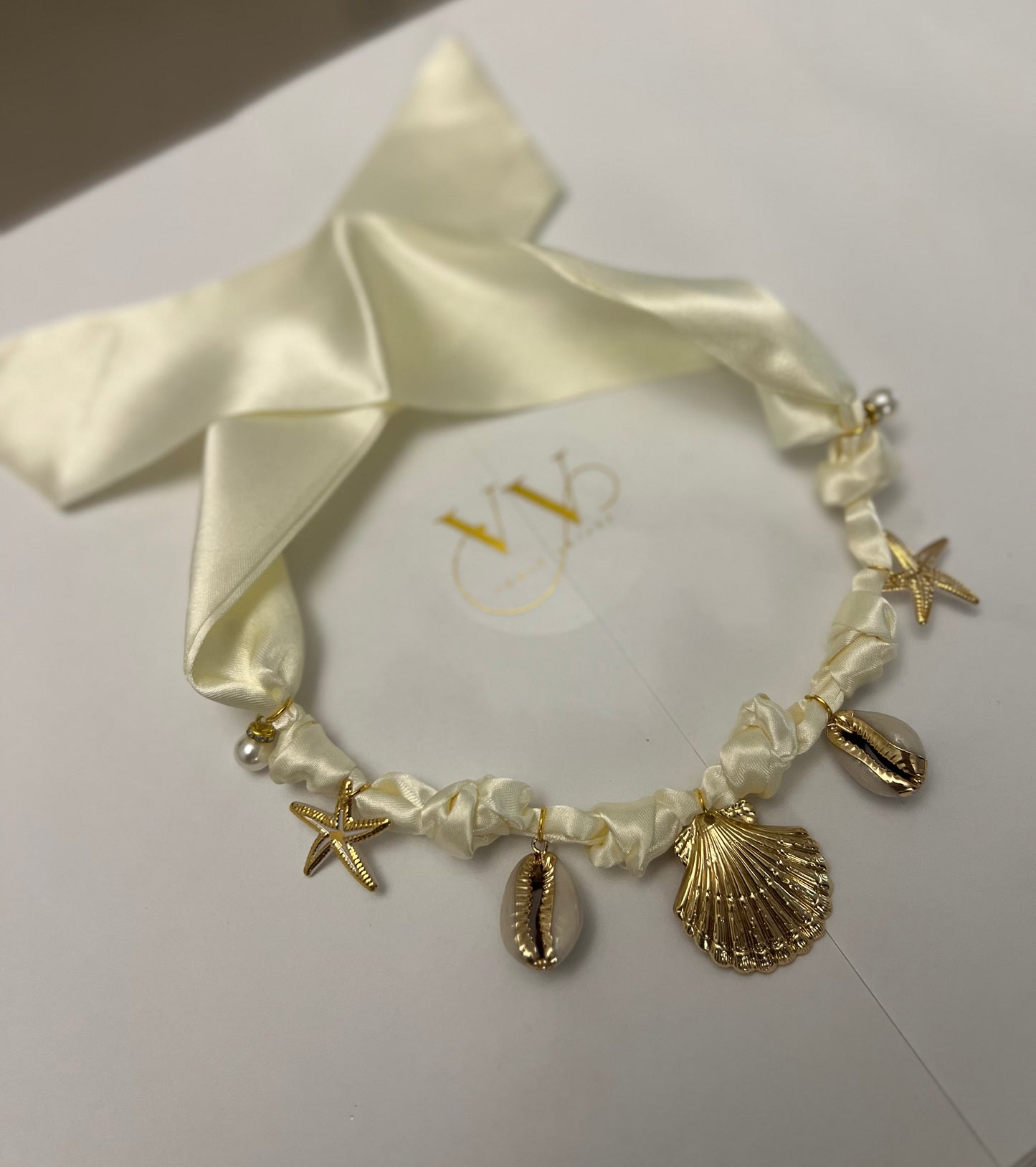 🤍 Cream & Gold Shell Boho Necklace 🐚